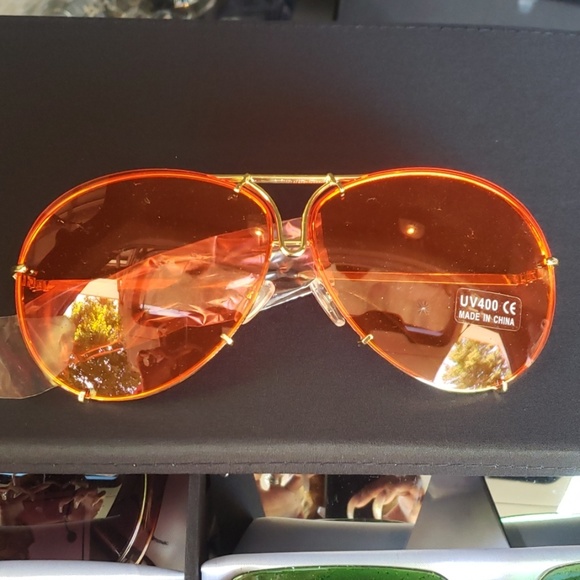 Oversized Luxury Mirrored Aviators - Picture 3 of 5